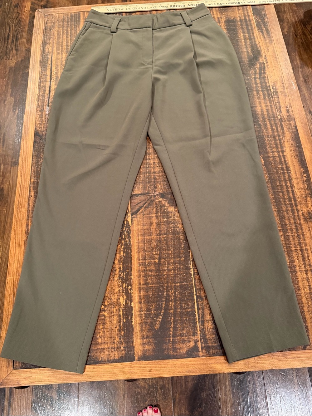 Vince Camuto Olive Cropped Pleated Trousers